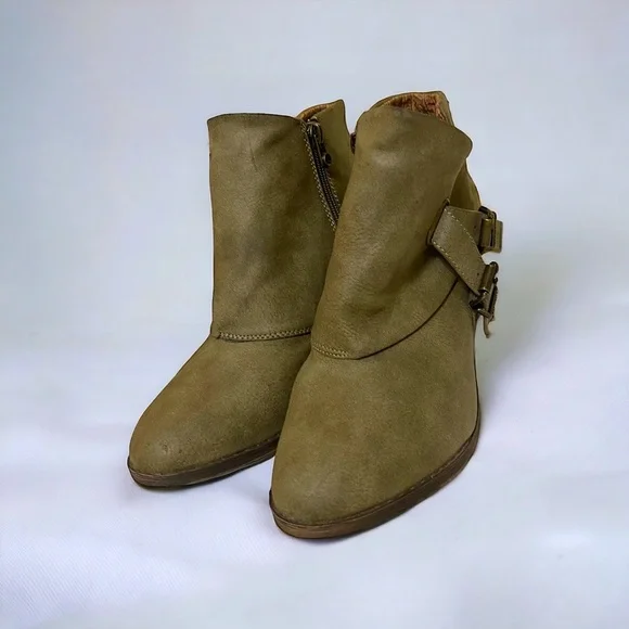 🌼NEW BLOWFISH WOMENS GREEN FAUX LEATHER BOOTIES. - Picture 2 of 13